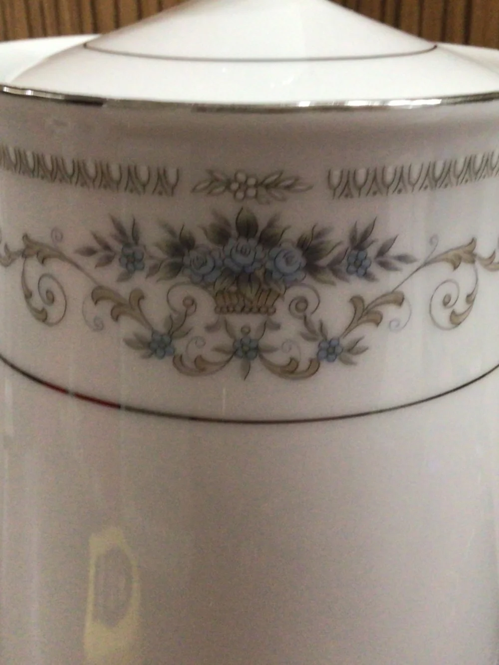 Diane pattern by Wade coffee/tea pot. Excellent shape.from 1960